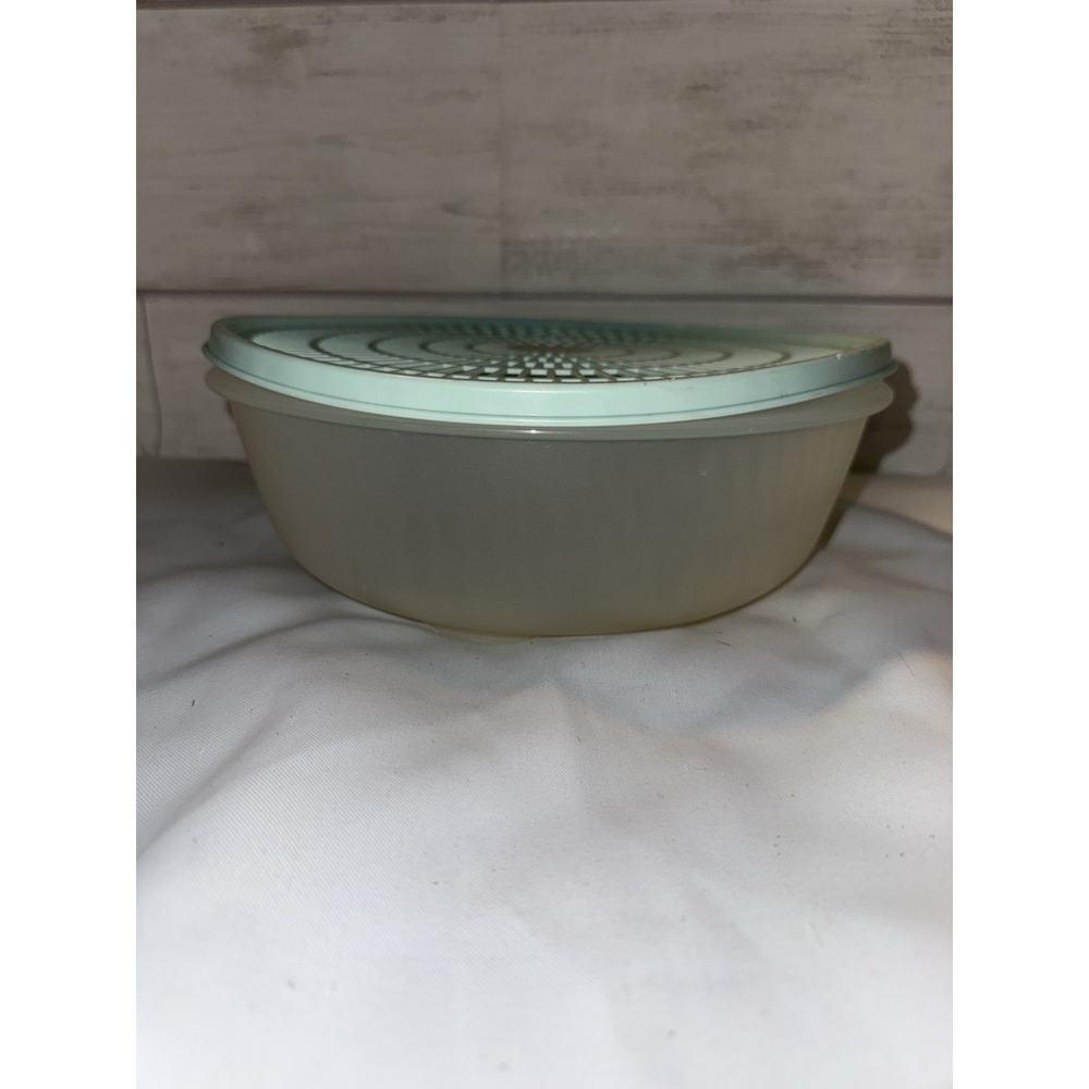 Vintage Tupperware Fruit & Berry 2 Cup Strainer Colander Bowl & Lid 10" - Picture 1 of 5